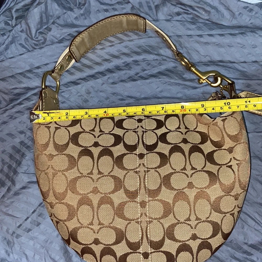 EUC Coach Hampton Signature monogram Canvas shoulder Bag 8631